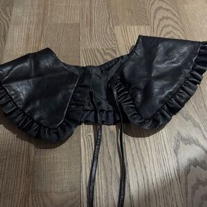 Black Ruffled Leather Collar